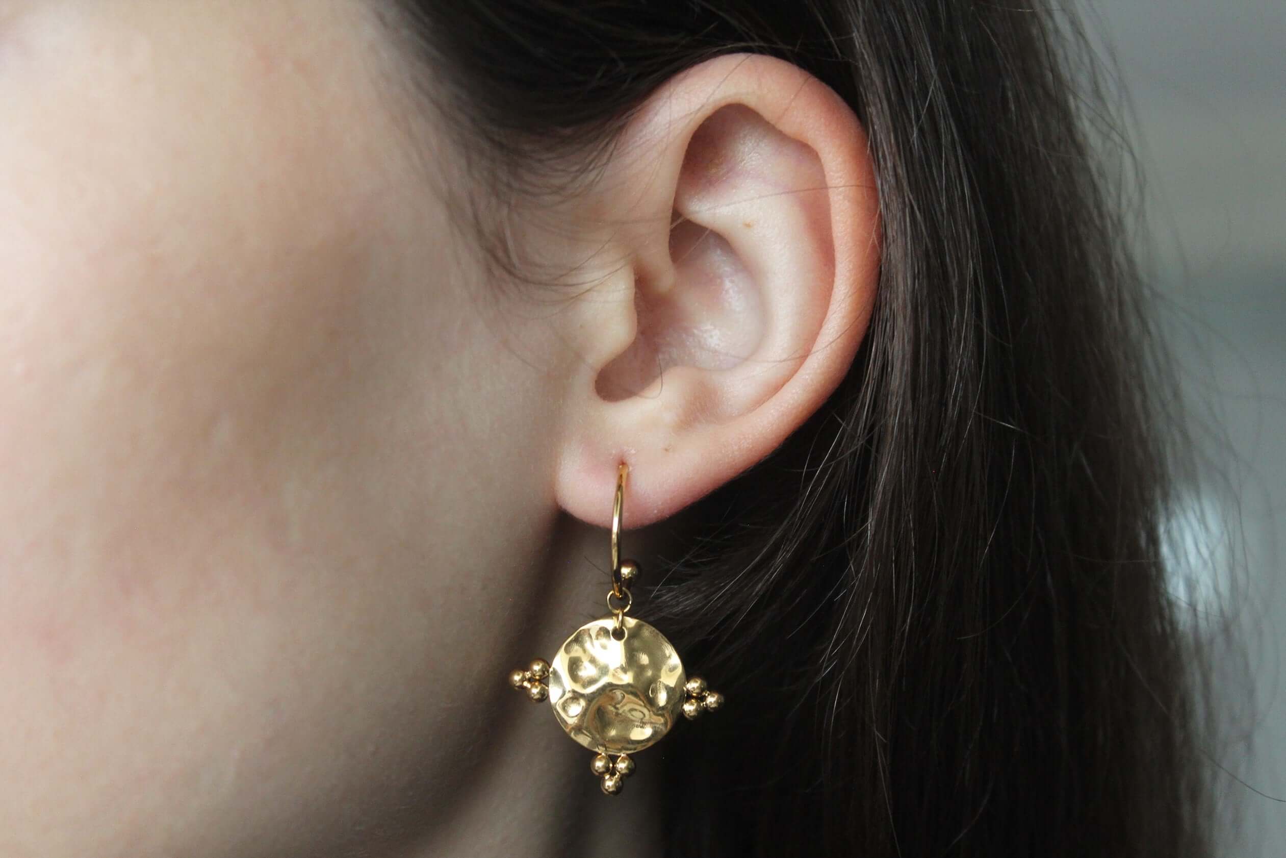 Boucles d'oreilles créoles en acier inoxydable Hammered Ornaments