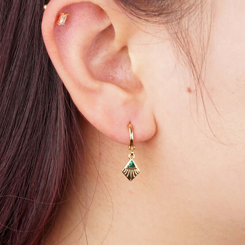 Boucles d'oreilles créoles pyramidales vertes