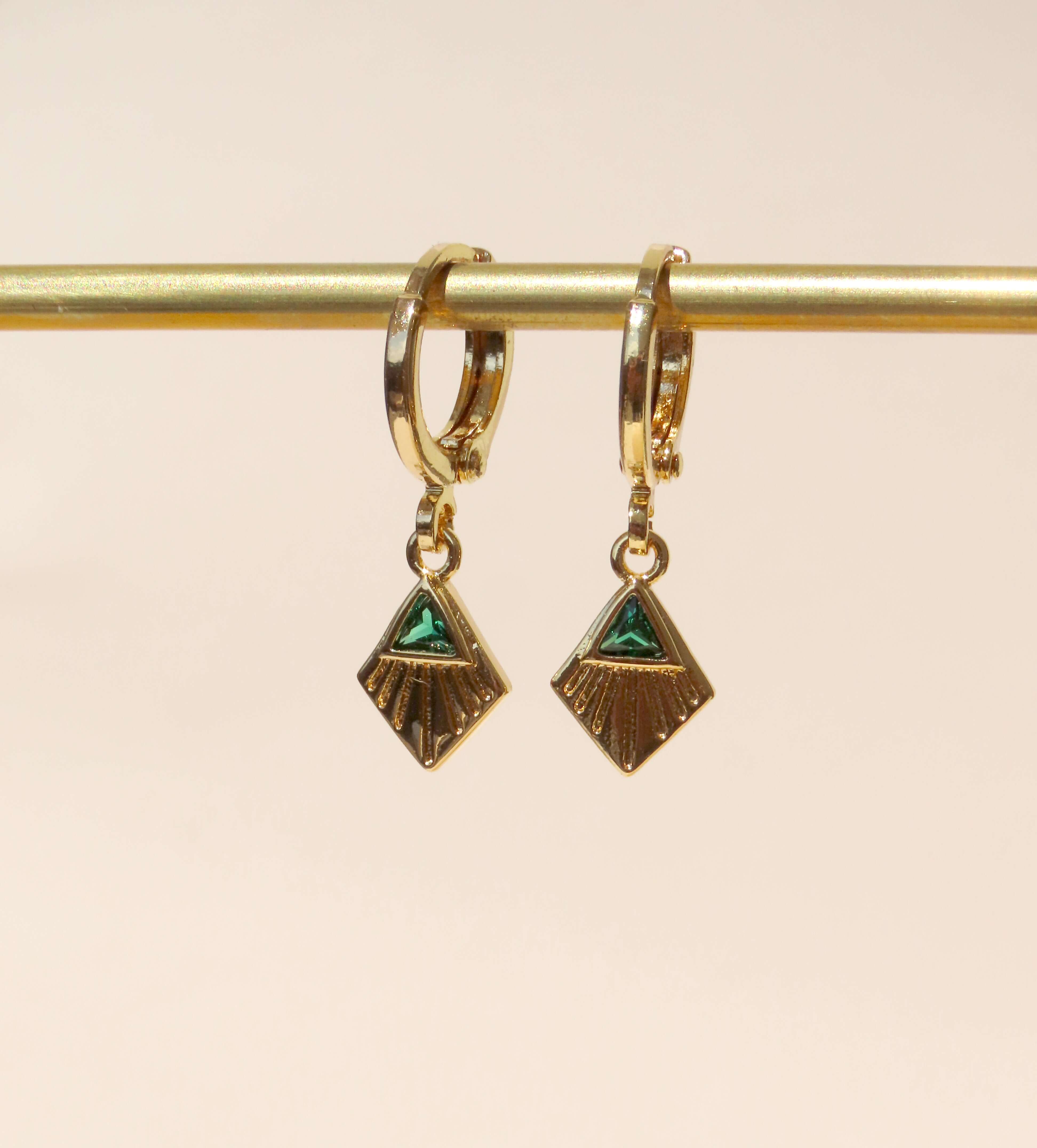 Boucles d'oreilles créoles pyramidales vertes