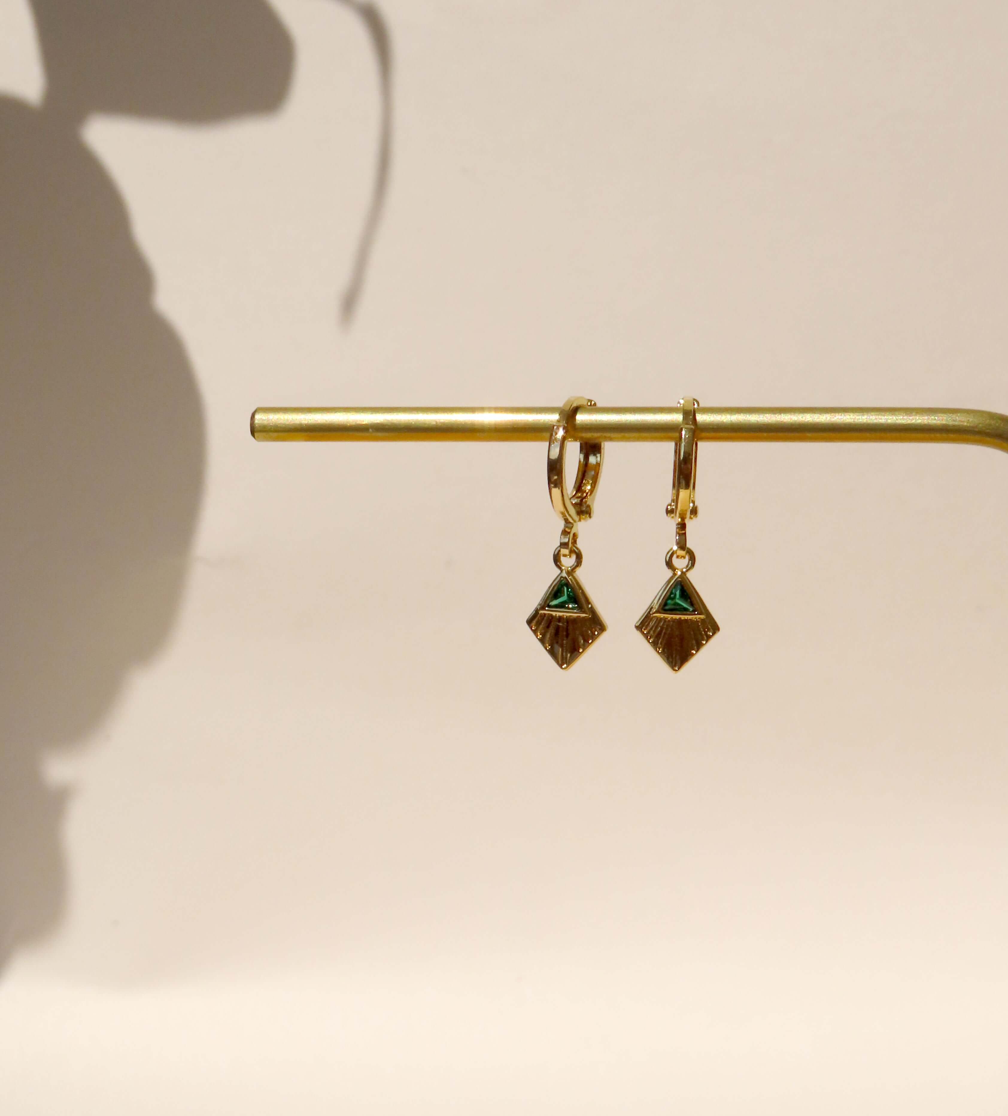 Boucles d'oreilles créoles pyramidales vertes