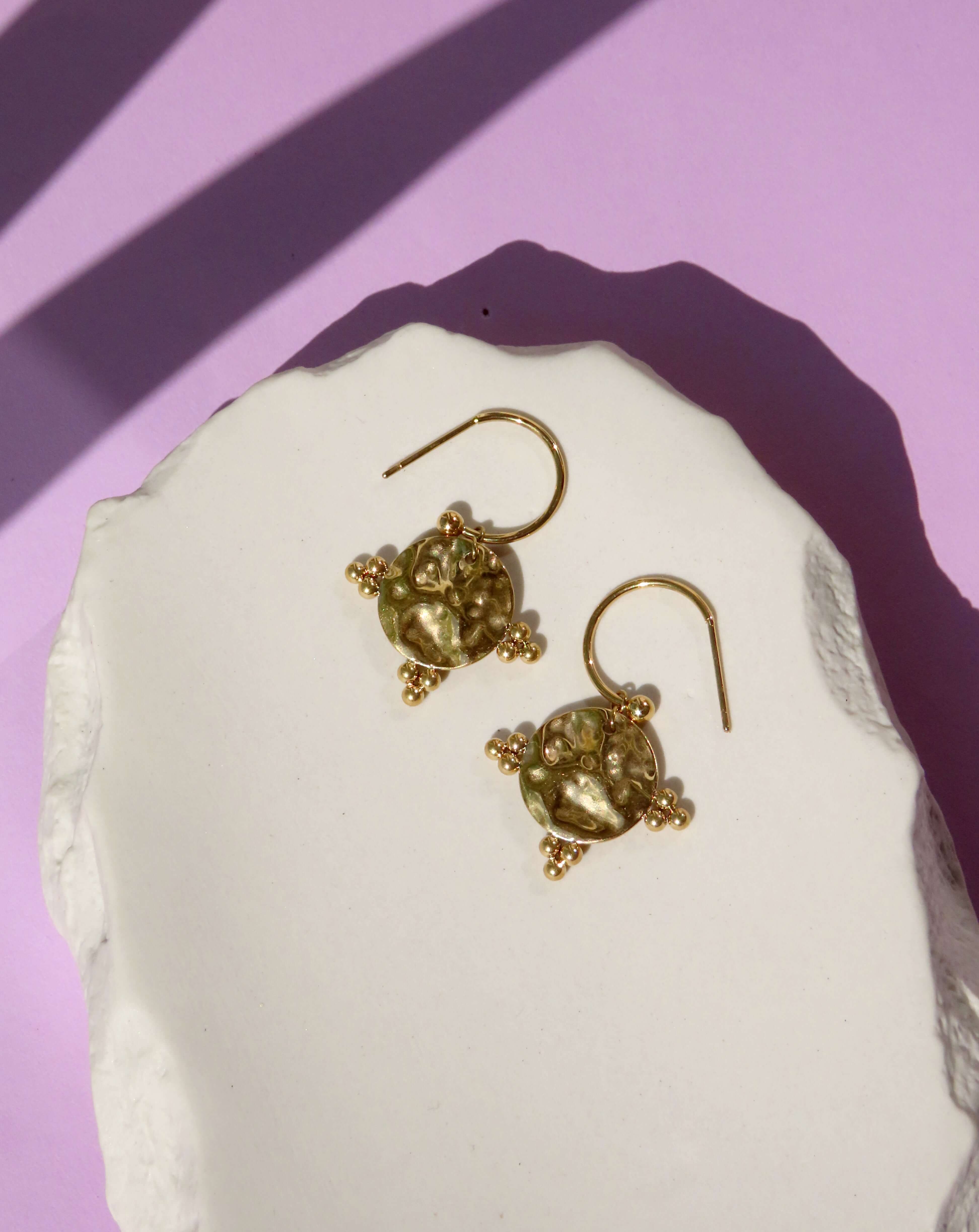 Boucles d'oreilles créoles en acier inoxydable Hammered Ornaments