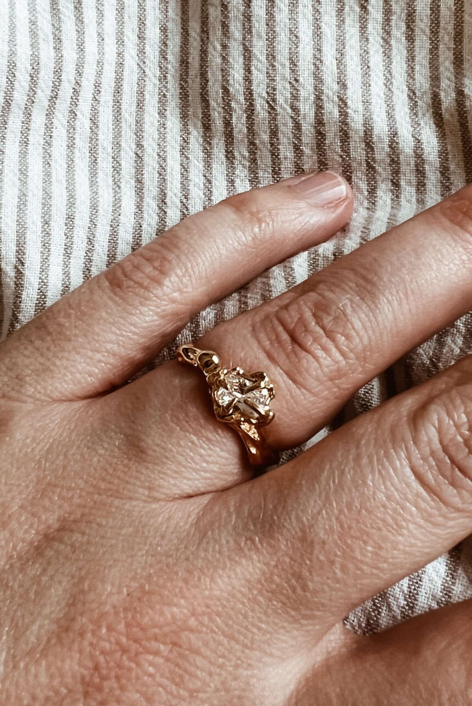 Molten vergoldeter Edelstahl Ring mit Zirkonia