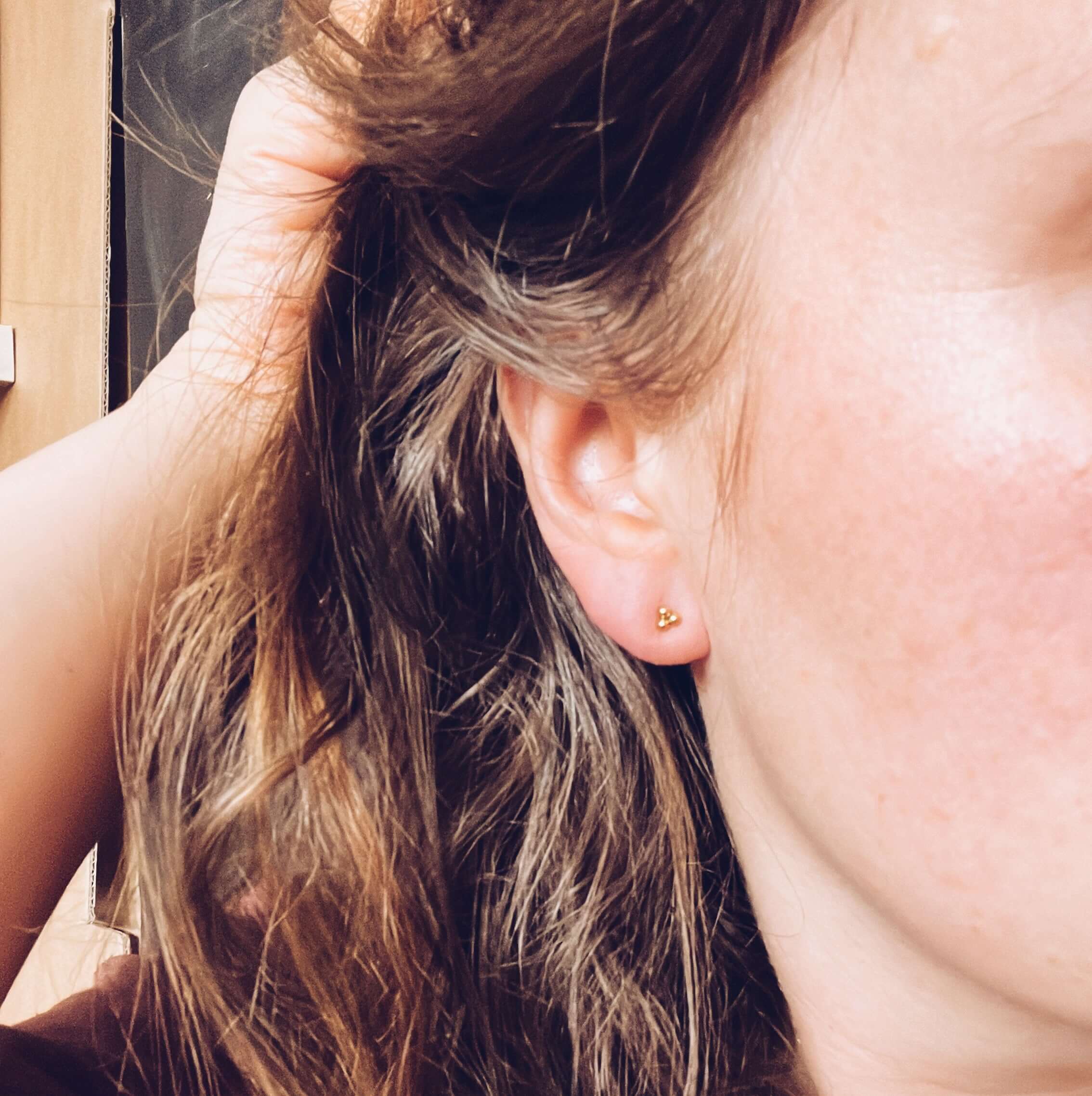 Small triple dots stud earrings made of stainless steel