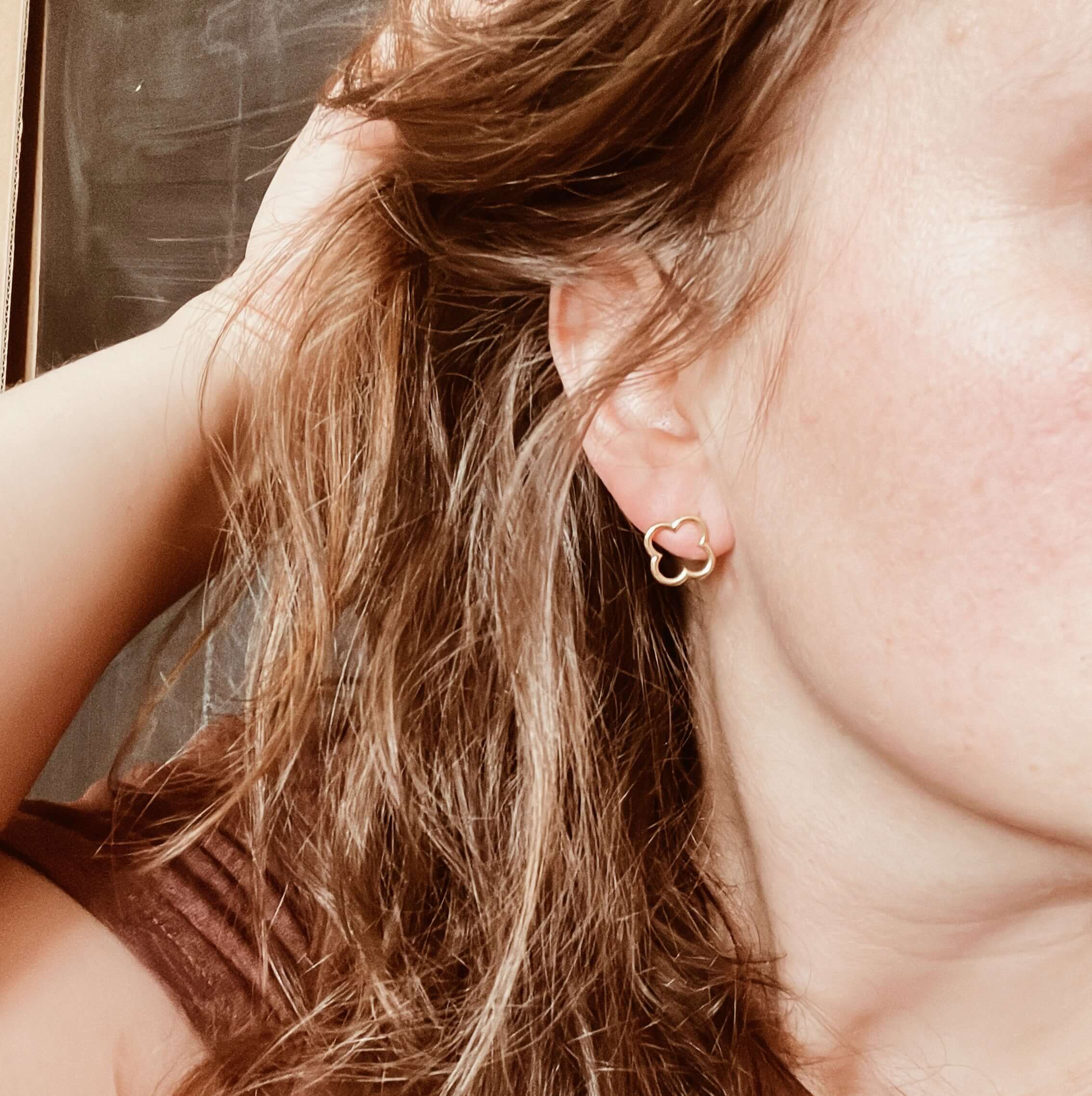 Boucles d'oreilles à tige à fleurs géométriques simples en acier inoxydable