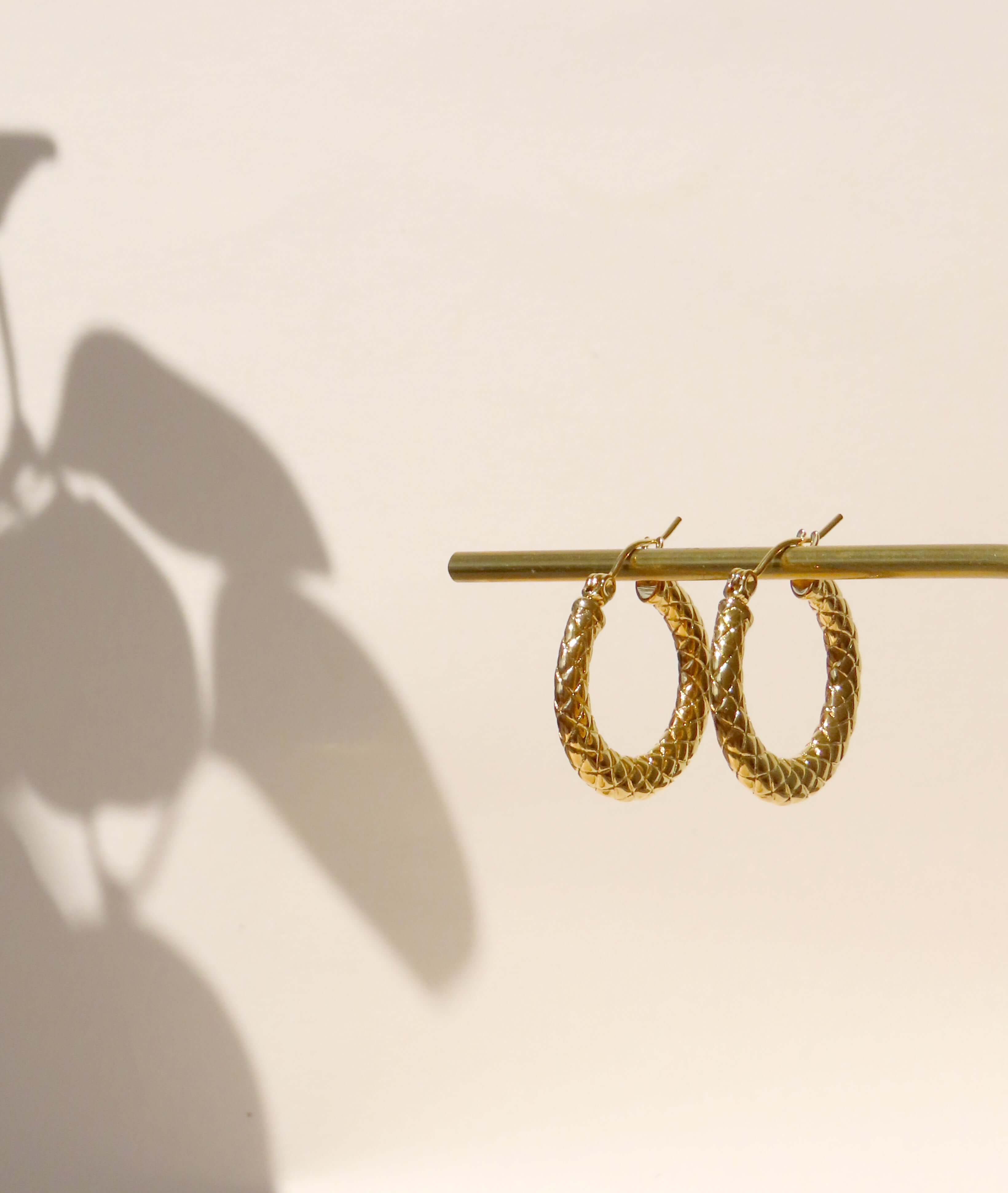 Snakey hoop earrings made of stainless steel