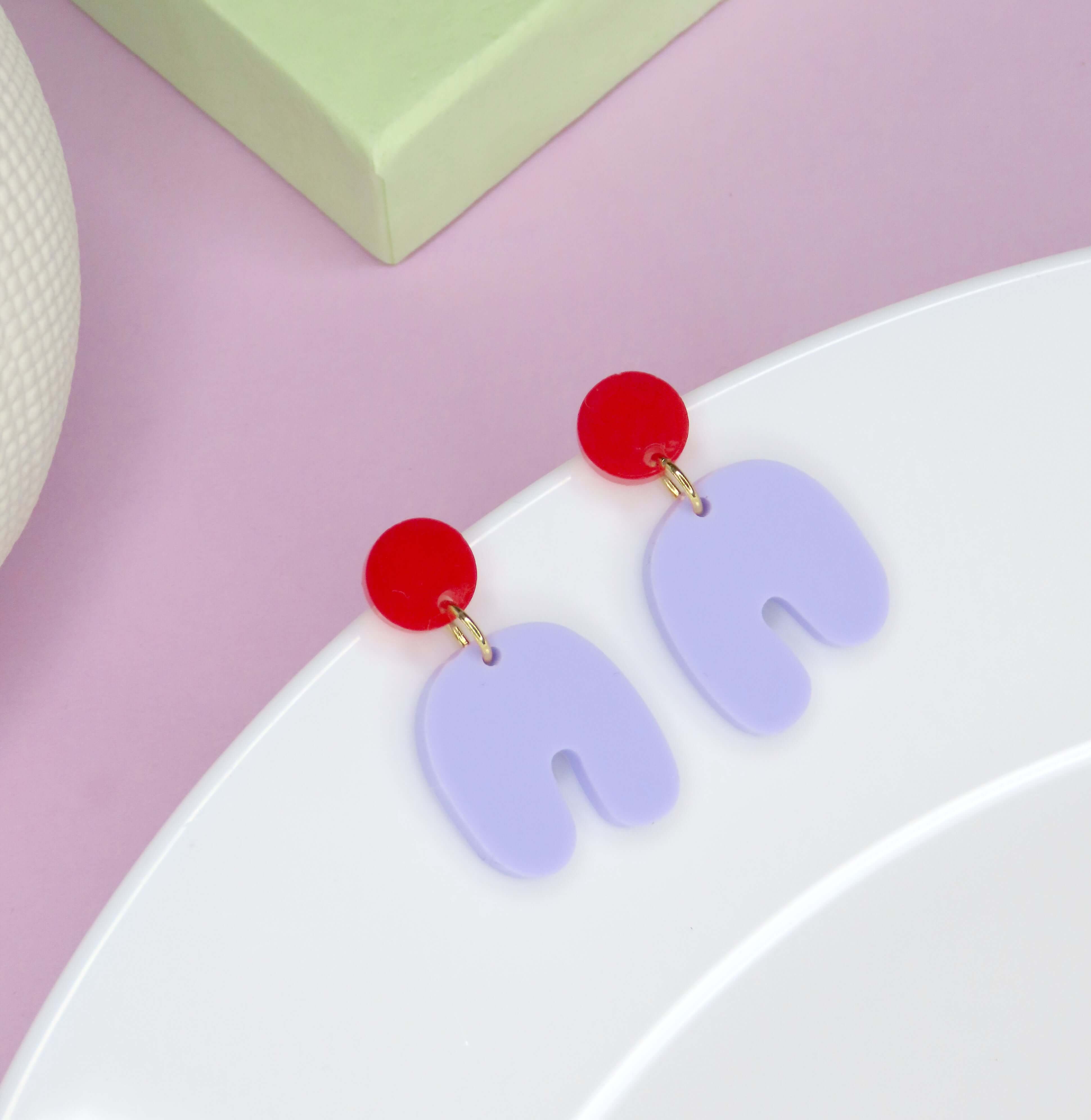 Small Squishy Arch earrings in red lilac