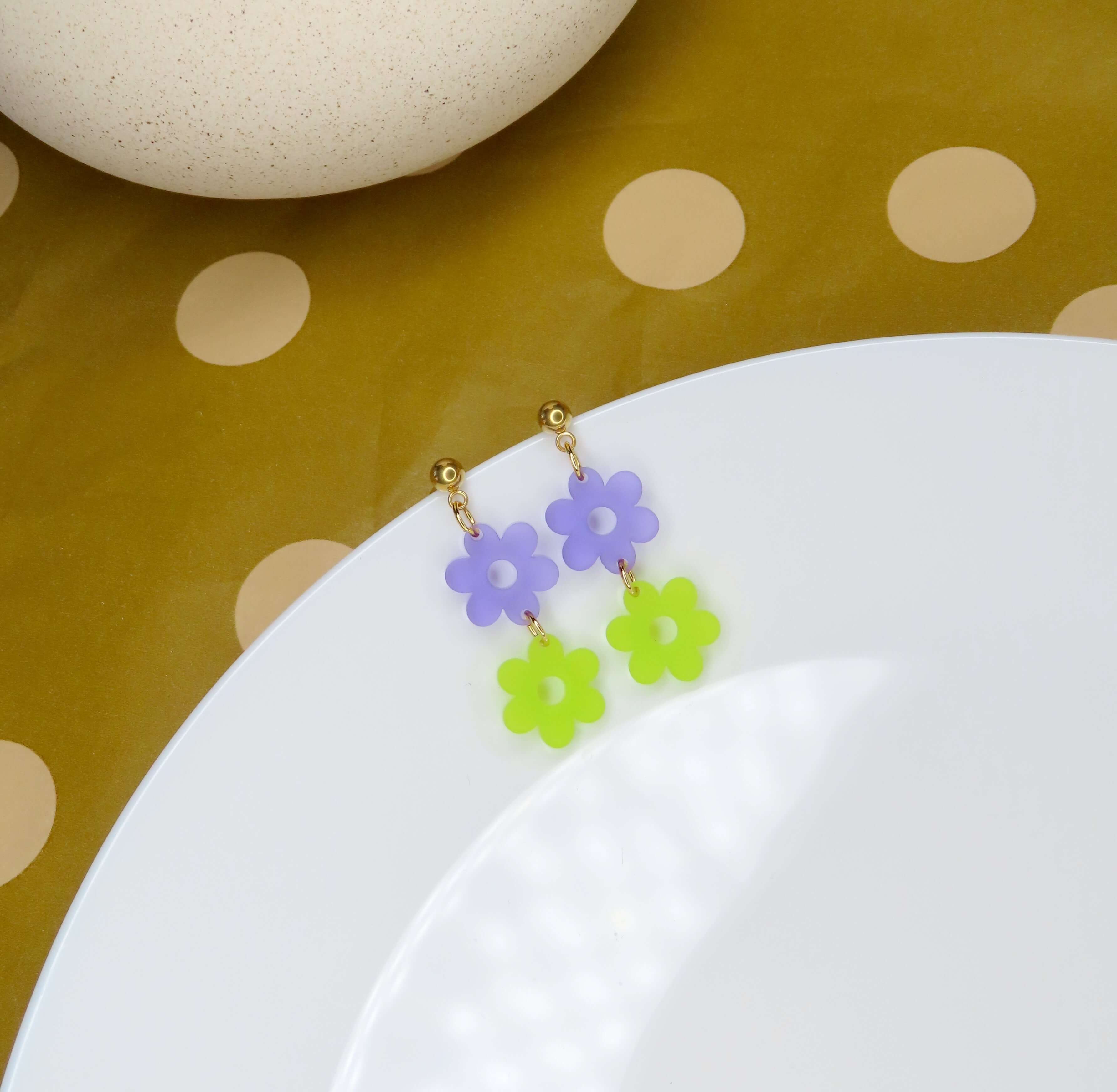 Boucles d'oreilles fleurs colorées violet citron vert