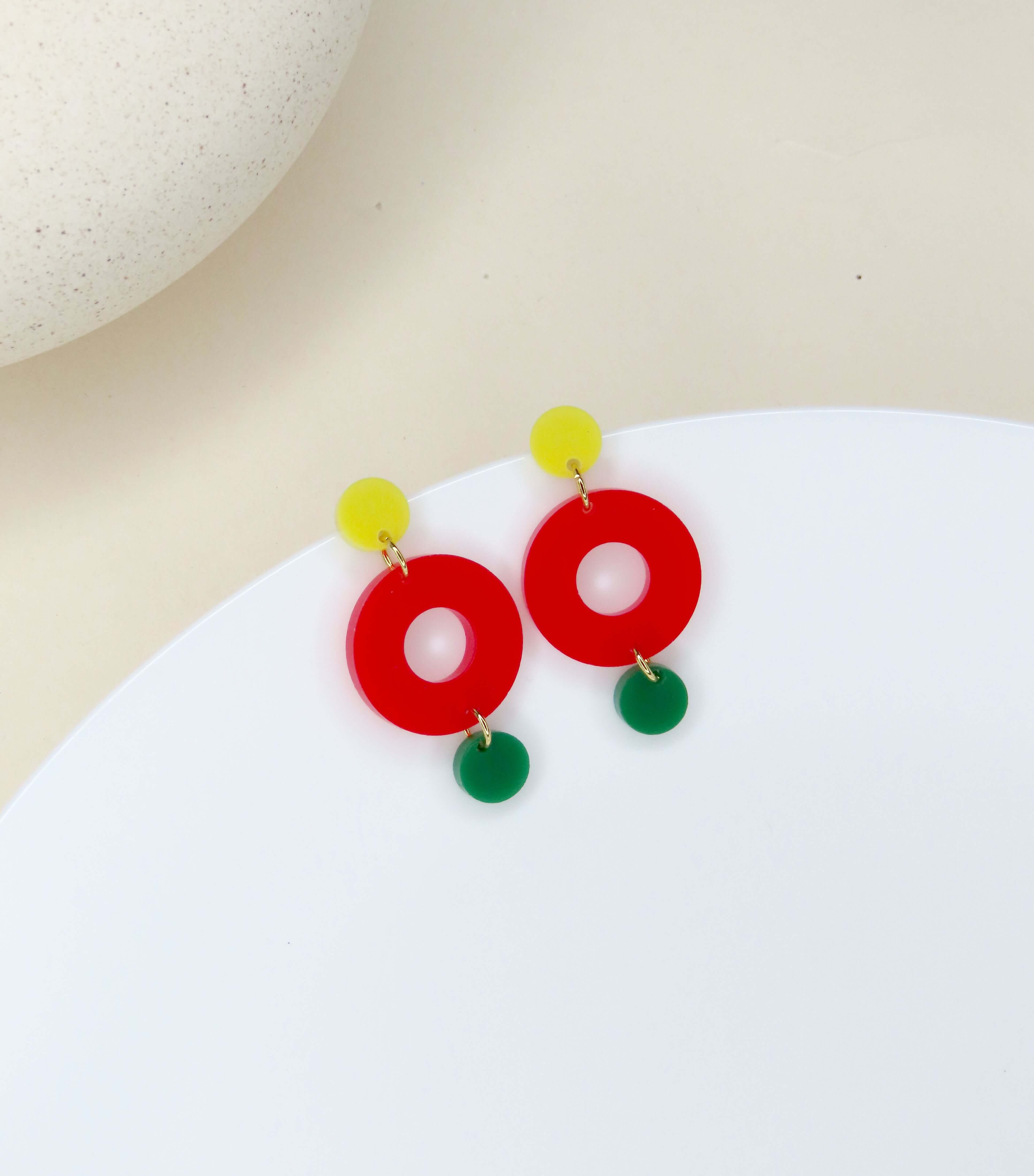 Colorblock Double Circle stud earrings in yellow, red and frog green