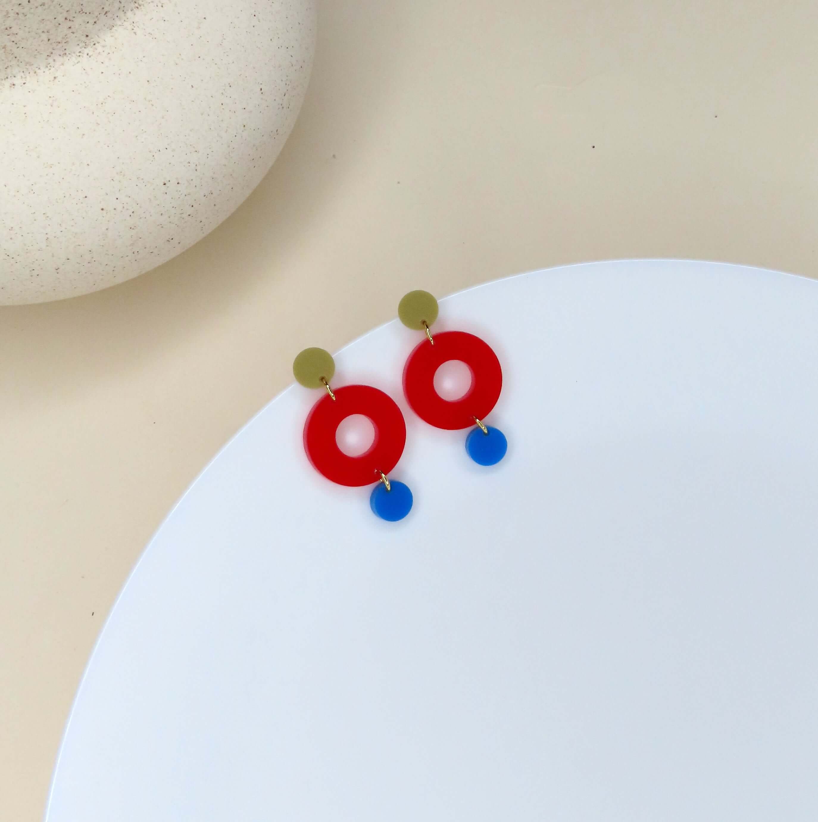Colorblock Double Circle stud earrings in sand, red and azure blue