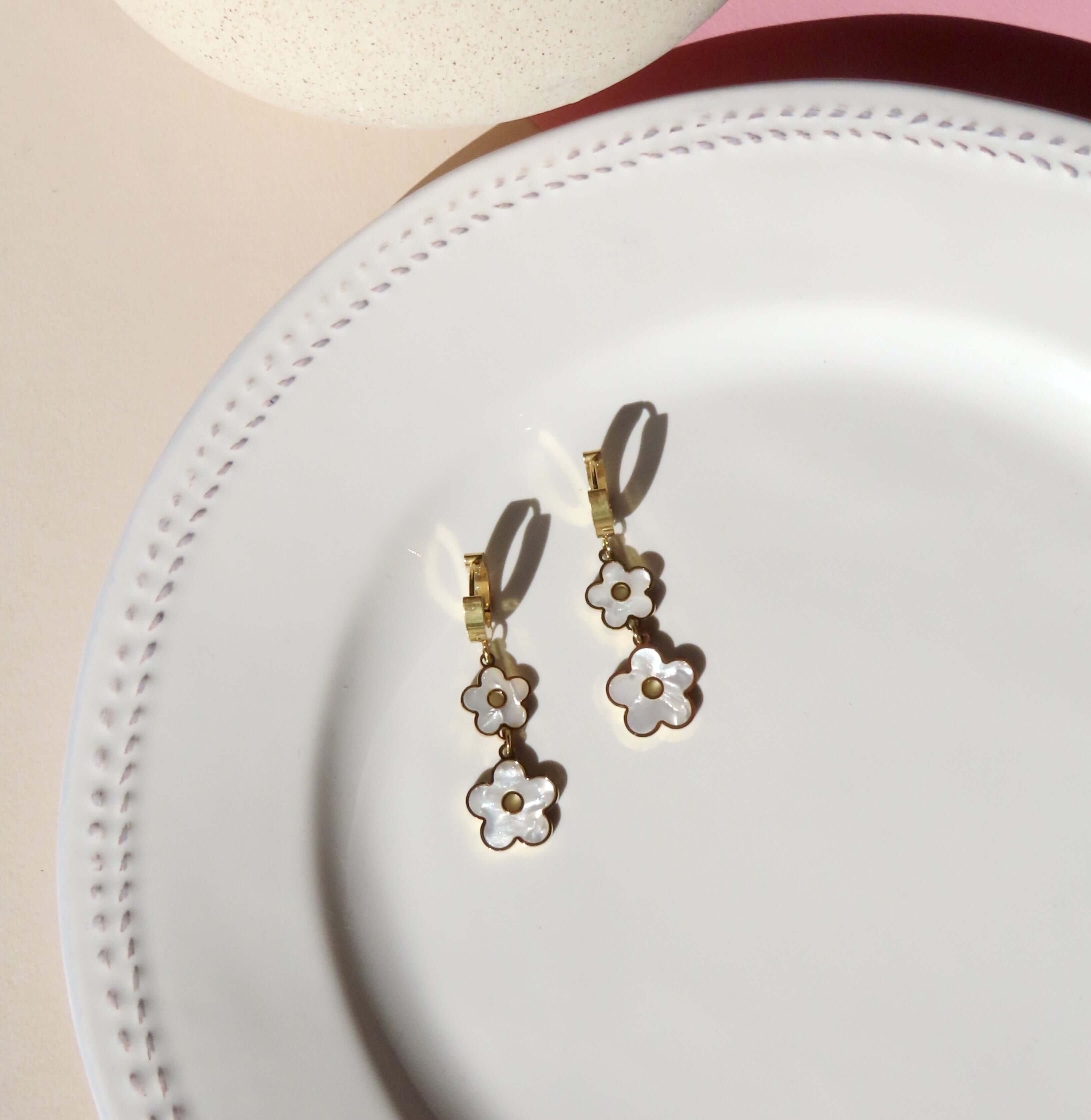 Double Flower hoop earrings made of stainless steel