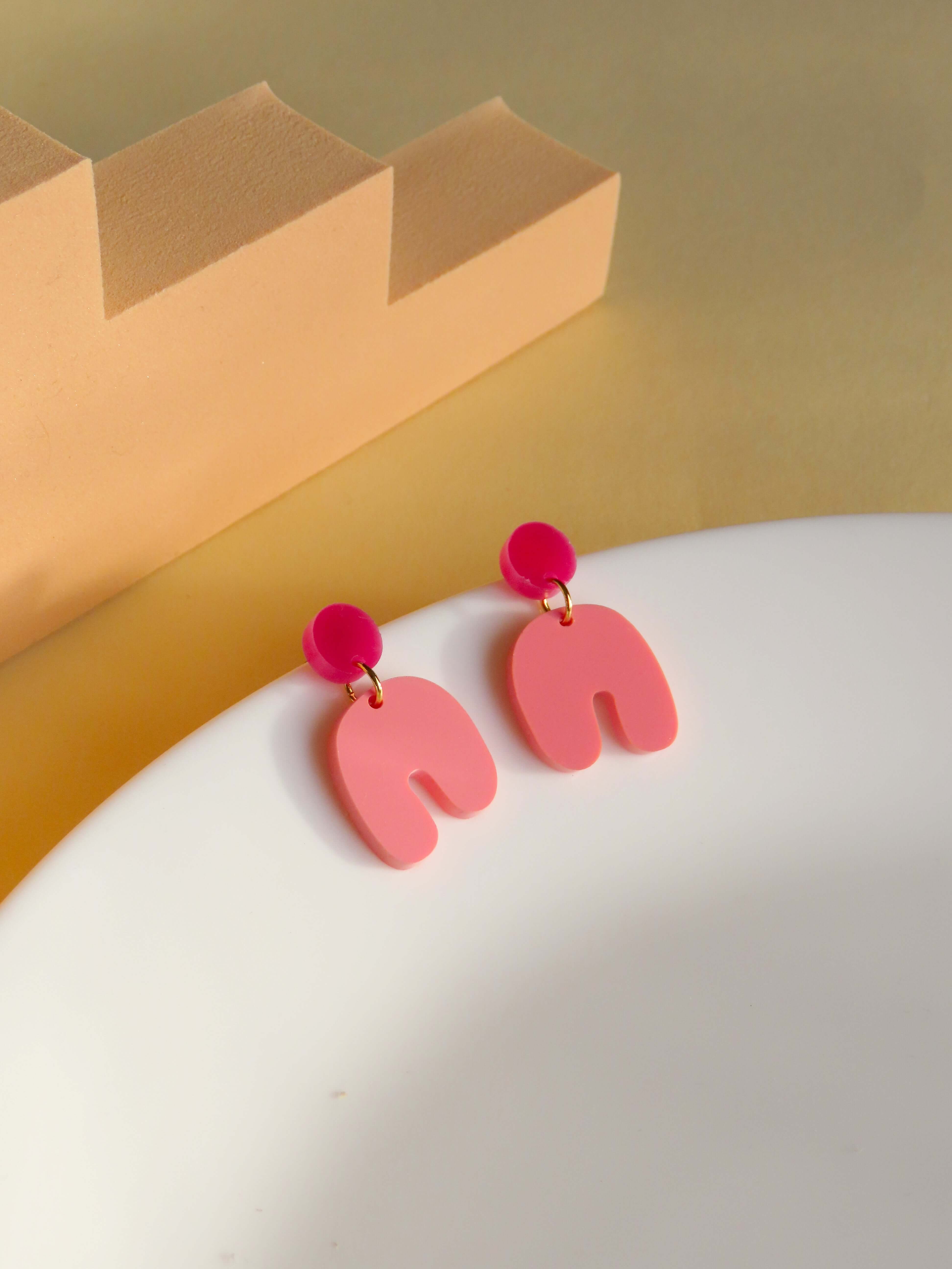 Small Squishy Arch earrings in lilac light yellow
