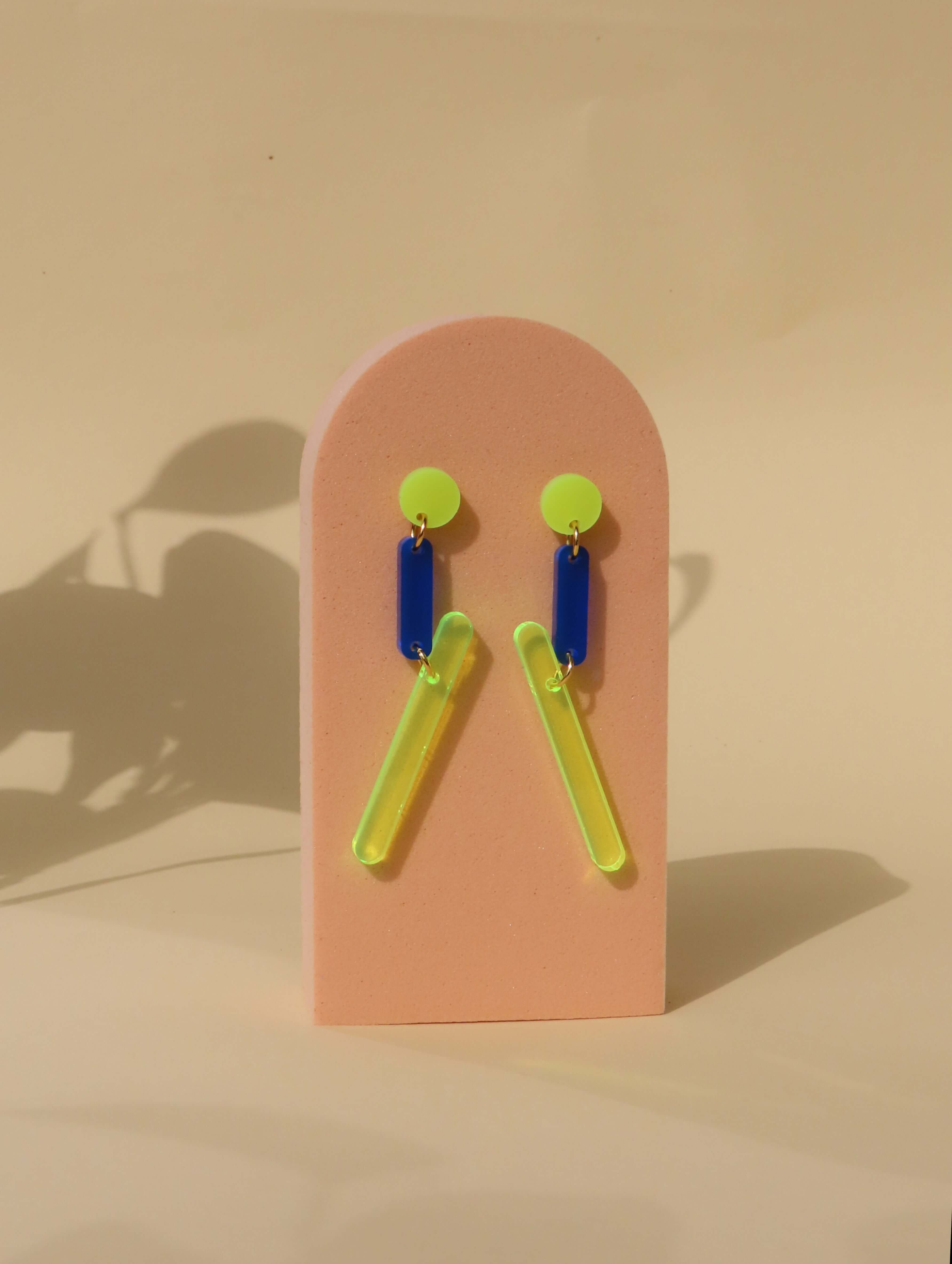 niemalsmehrohne x Kunstmuseum Basel Edition - neon lights Nr.3 - Ohrringe