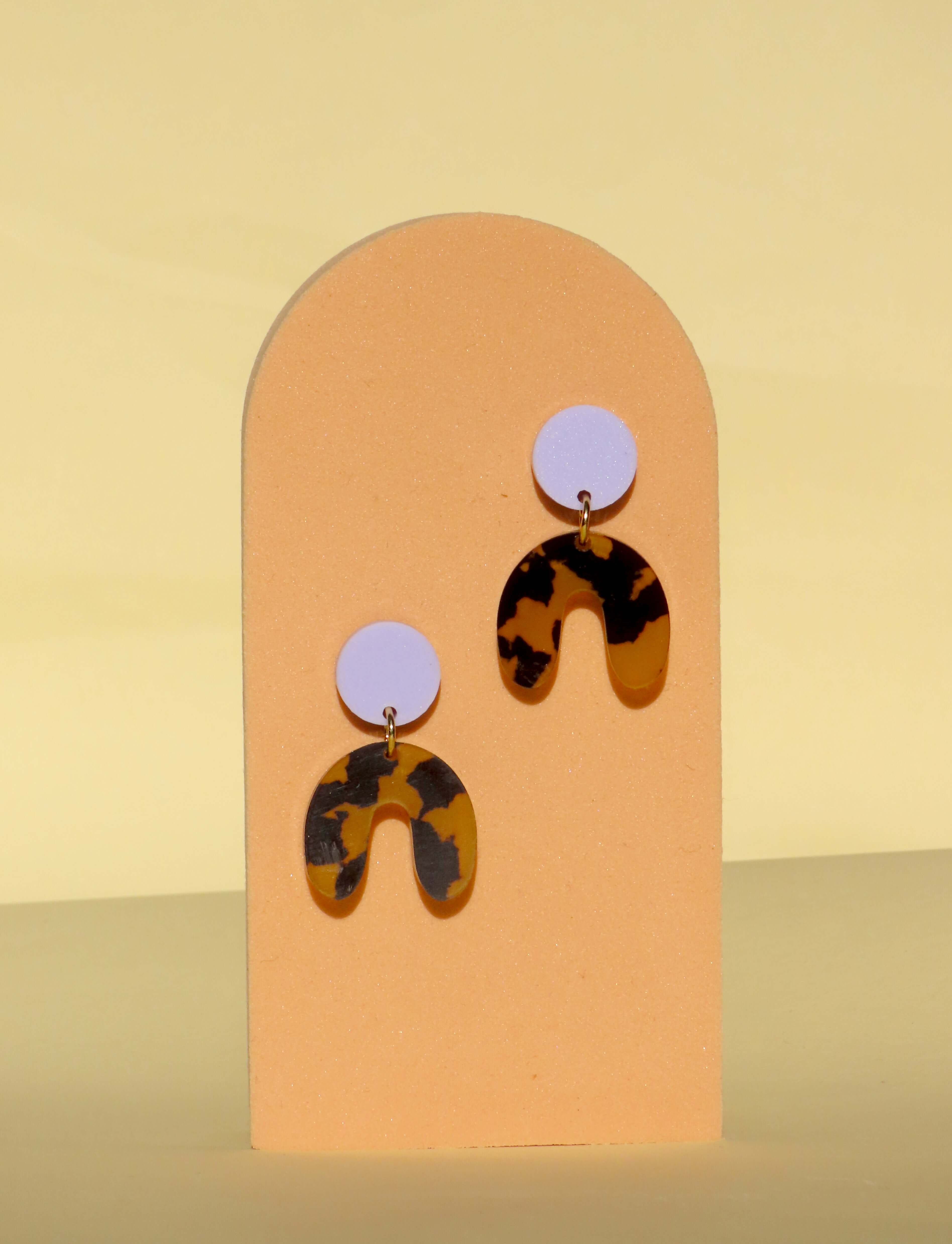 Petites boucles d'oreilles arc arc lilas jaune orange