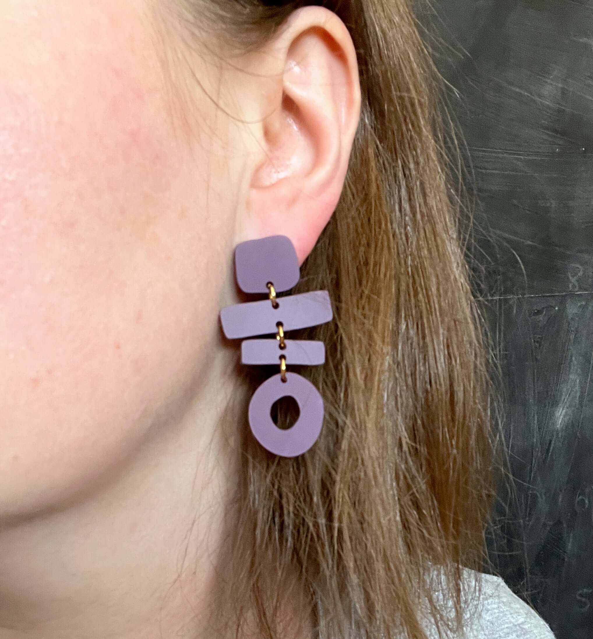 Boucles d'oreilles en acrylique Plum Woodwork avec connecteurs en acier inoxydable