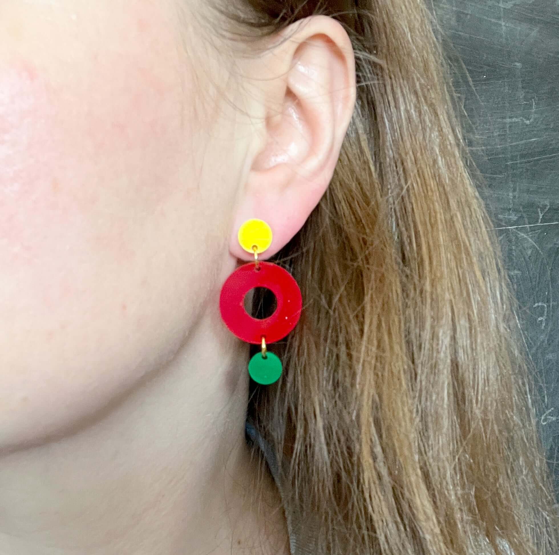 Colorblock Double Circle stud earrings in yellow, red and frog green