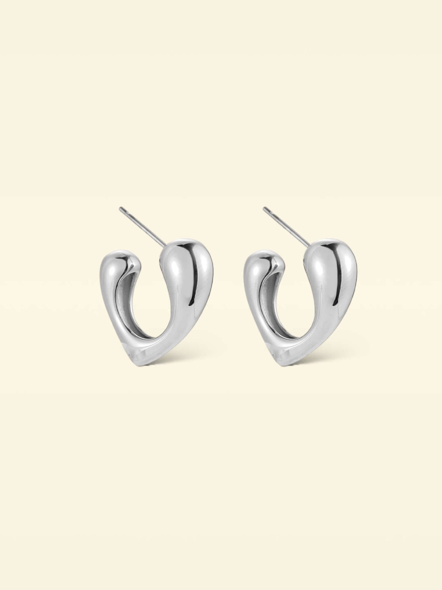 Boucles d'oreilles créoles Chubby Hearts argentées en acier inoxydable