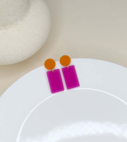 Statement-Ohrringe aus Acryl mit orangefarbenem Kreis und lila Rechteck-Anhänger, 5 cm lang