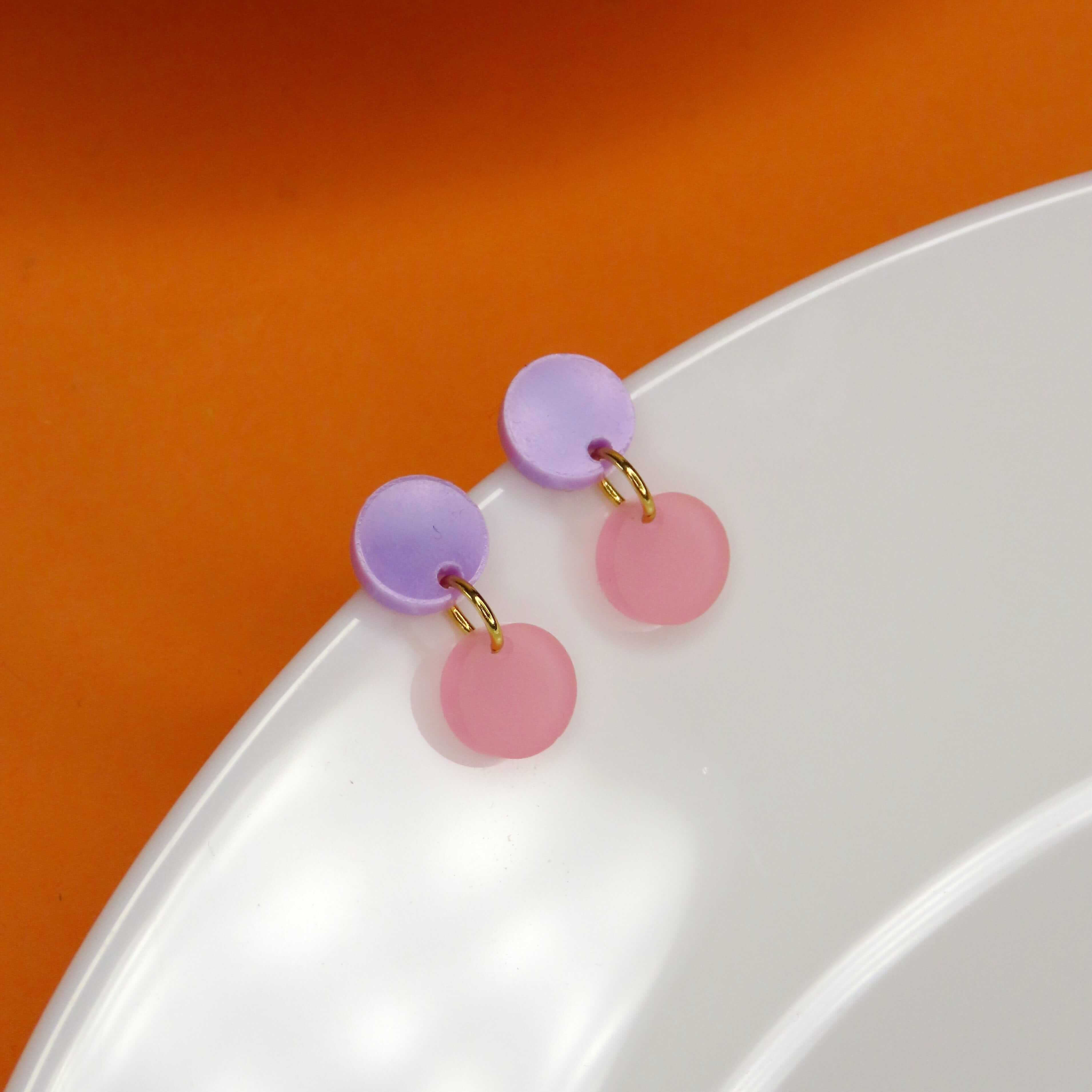 Dotty Acryl Ohrringe in flieder eisrosa Ohrringe niemalsmehrohne 