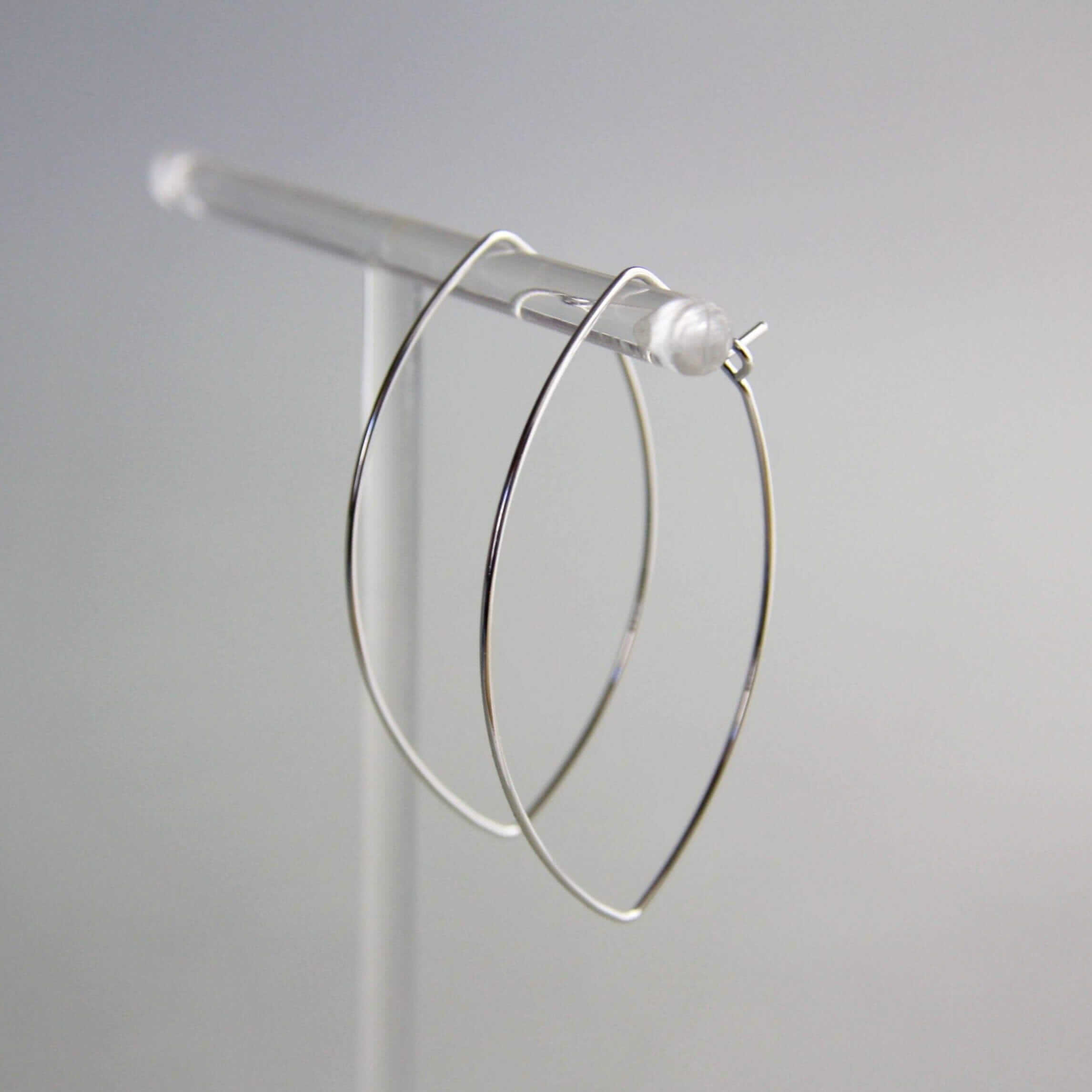 Elegante minimal versilberte Creolen Ohrringe niemalsmehrohne 