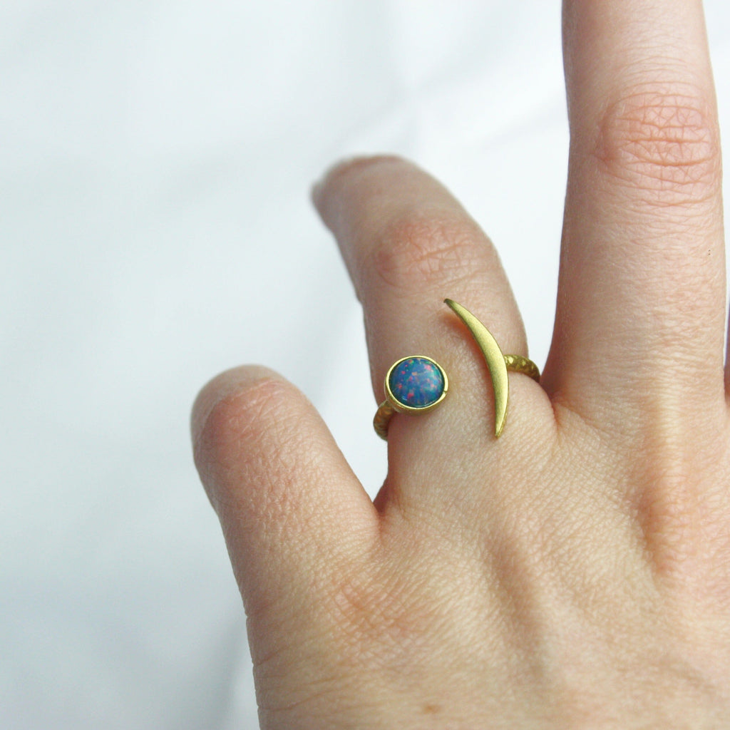 Mondsichel Messing Ring mit blauem Opalstein Ringe niemalsmehrohne 